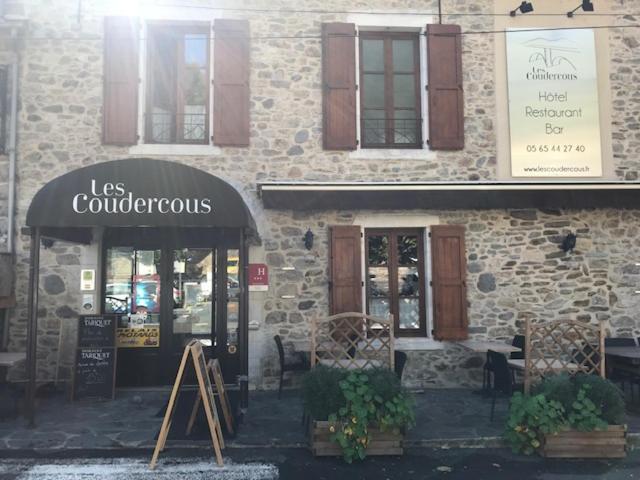 Logis Hotel-Restaurant Les Coudercous Saint-Chély-dʼAubrac Buitenkant foto