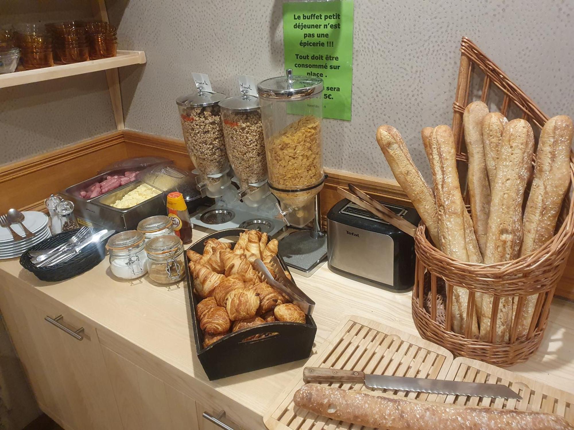 Logis Hotel-Restaurant Les Coudercous Saint-Chély-dʼAubrac Buitenkant foto