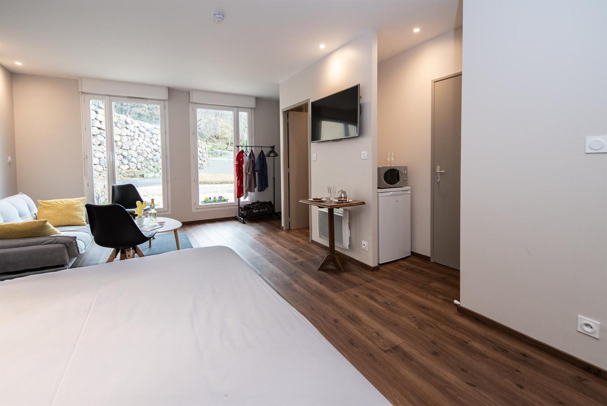 Logis Hotel-Restaurant Les Coudercous Saint-Chély-dʼAubrac Buitenkant foto