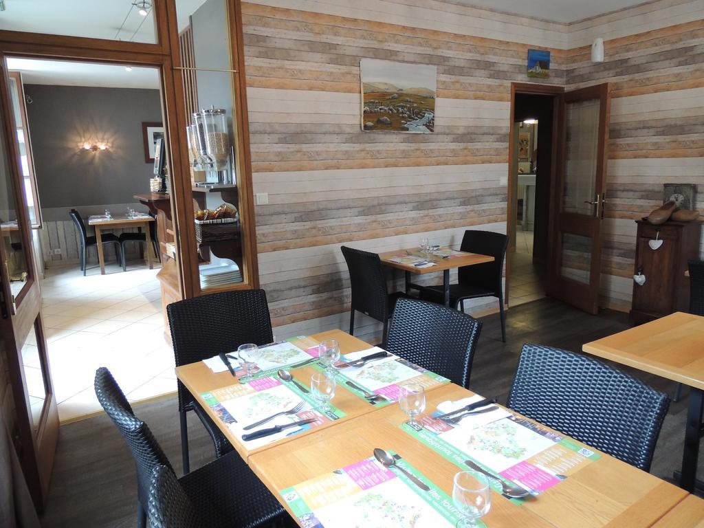 Logis Hotel-Restaurant Les Coudercous Saint-Chély-dʼAubrac Buitenkant foto