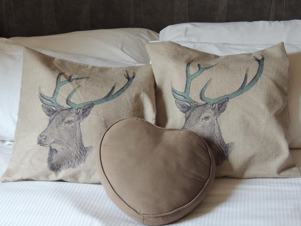 Logis Hotel-Restaurant Les Coudercous Saint-Chély-dʼAubrac Buitenkant foto