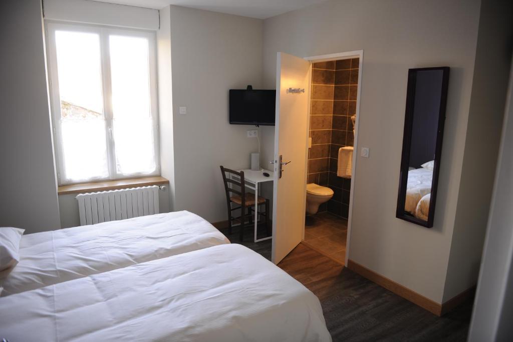 Logis Hotel-Restaurant Les Coudercous Saint-Chély-dʼAubrac Buitenkant foto